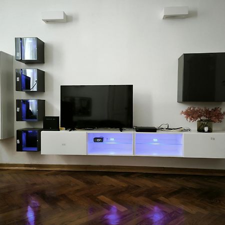 Konzul -Top Apartment, Strict Center, Parking Osijek Extérieur photo